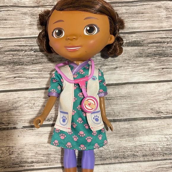 doc mcstuffins Other - Talking doc mcstuffins doll